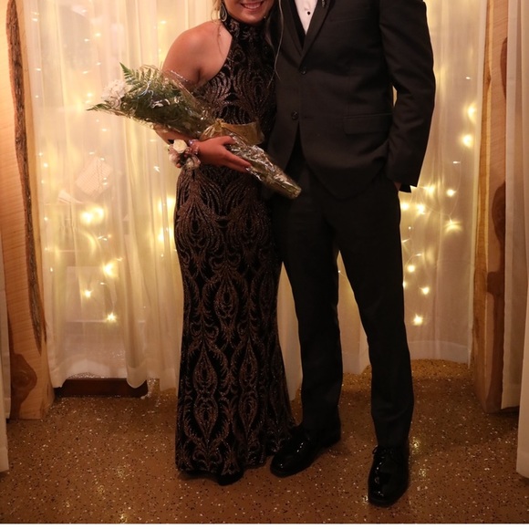 Betsy Adams Prom Dress - Picture 2 of 4